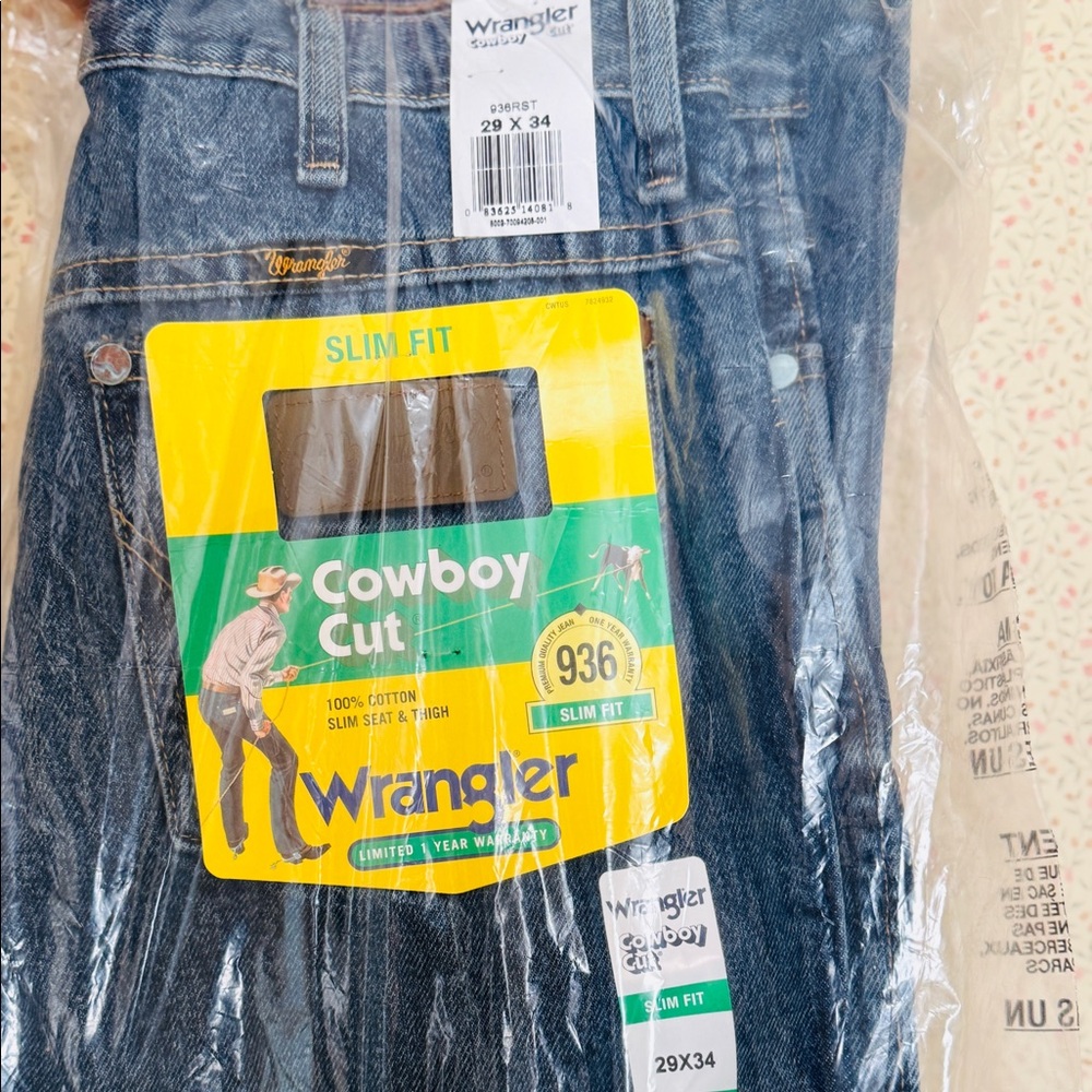 New with tags dark wash men’s wrangler jeans